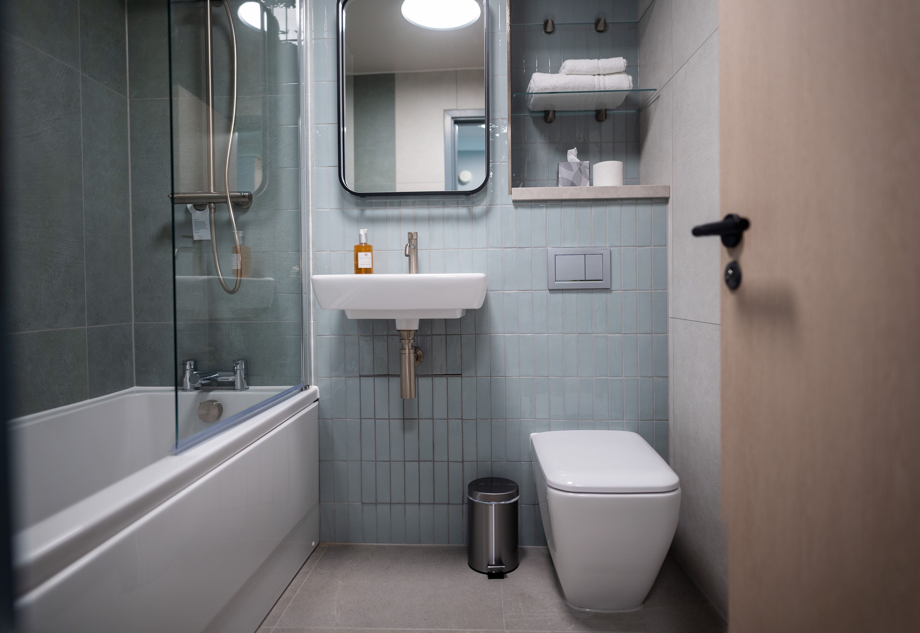 standard double room, 1 double bed | bathroom | free toiletries, hair dryer, towels, soap