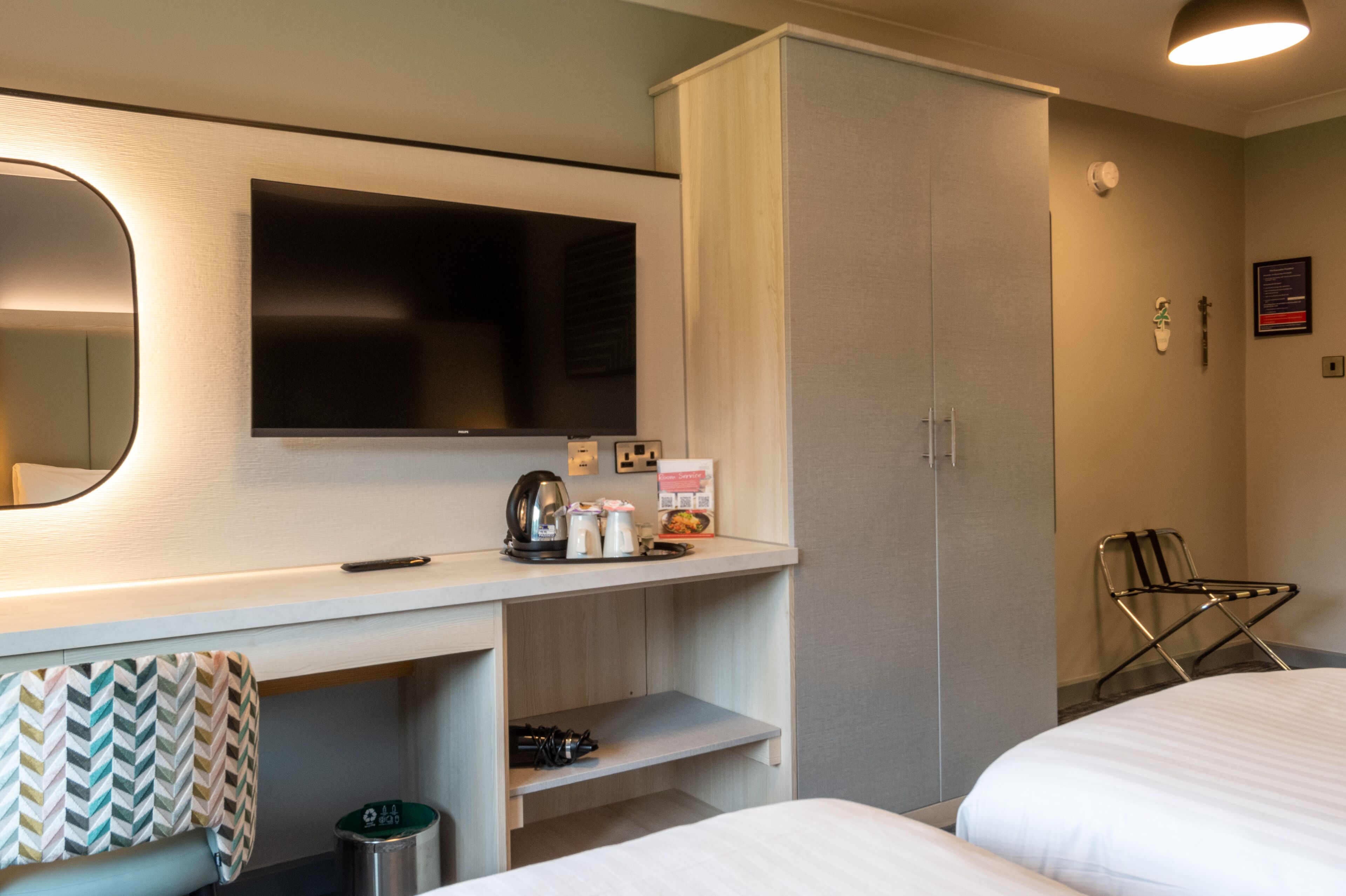 standard twin room | hypo-allergenic bedding, in-room safe, desk, laptop workspace