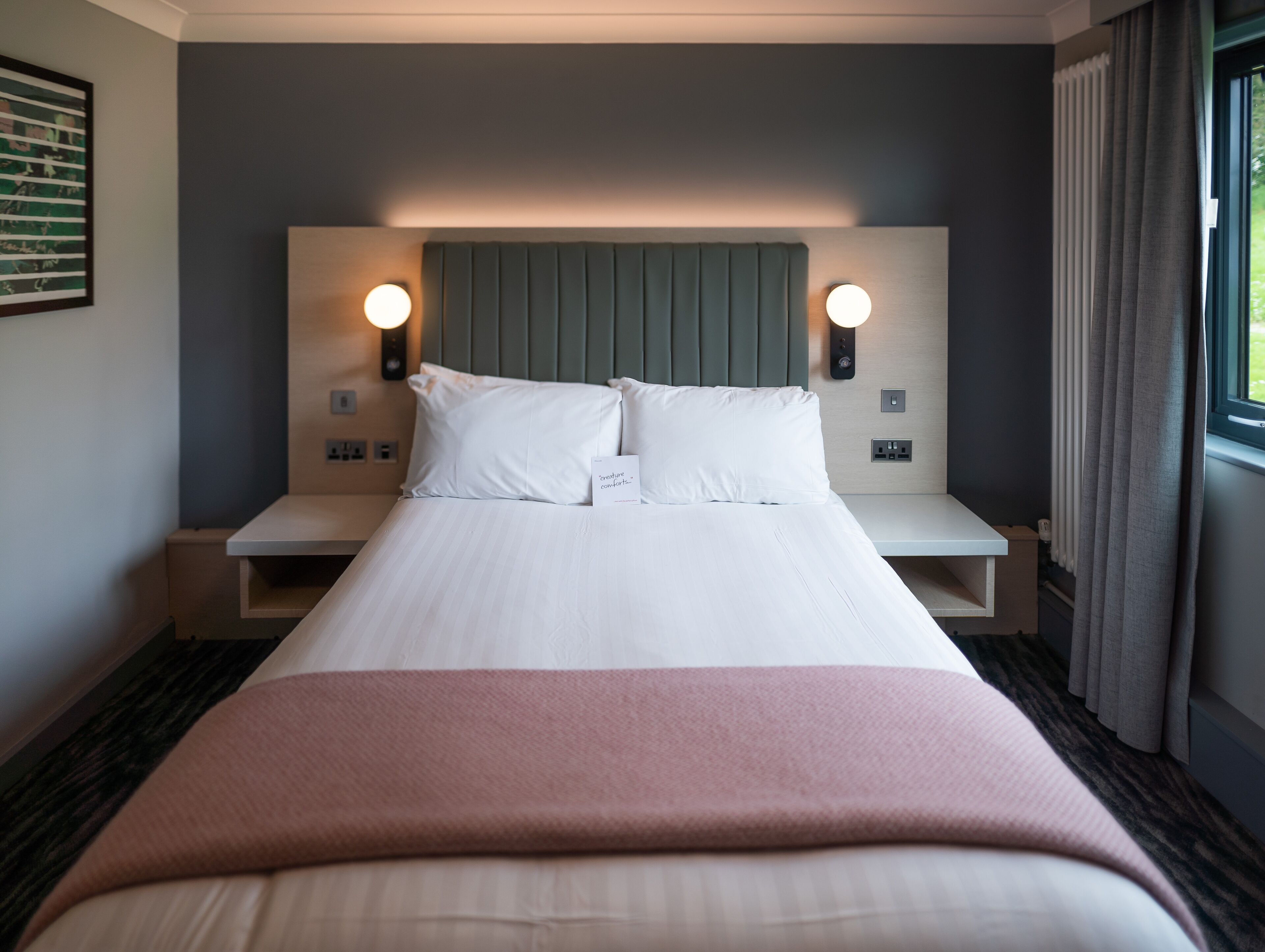 standard double room, 1 double bed | hypo-allergenic bedding, in-room safe, desk, laptop workspace