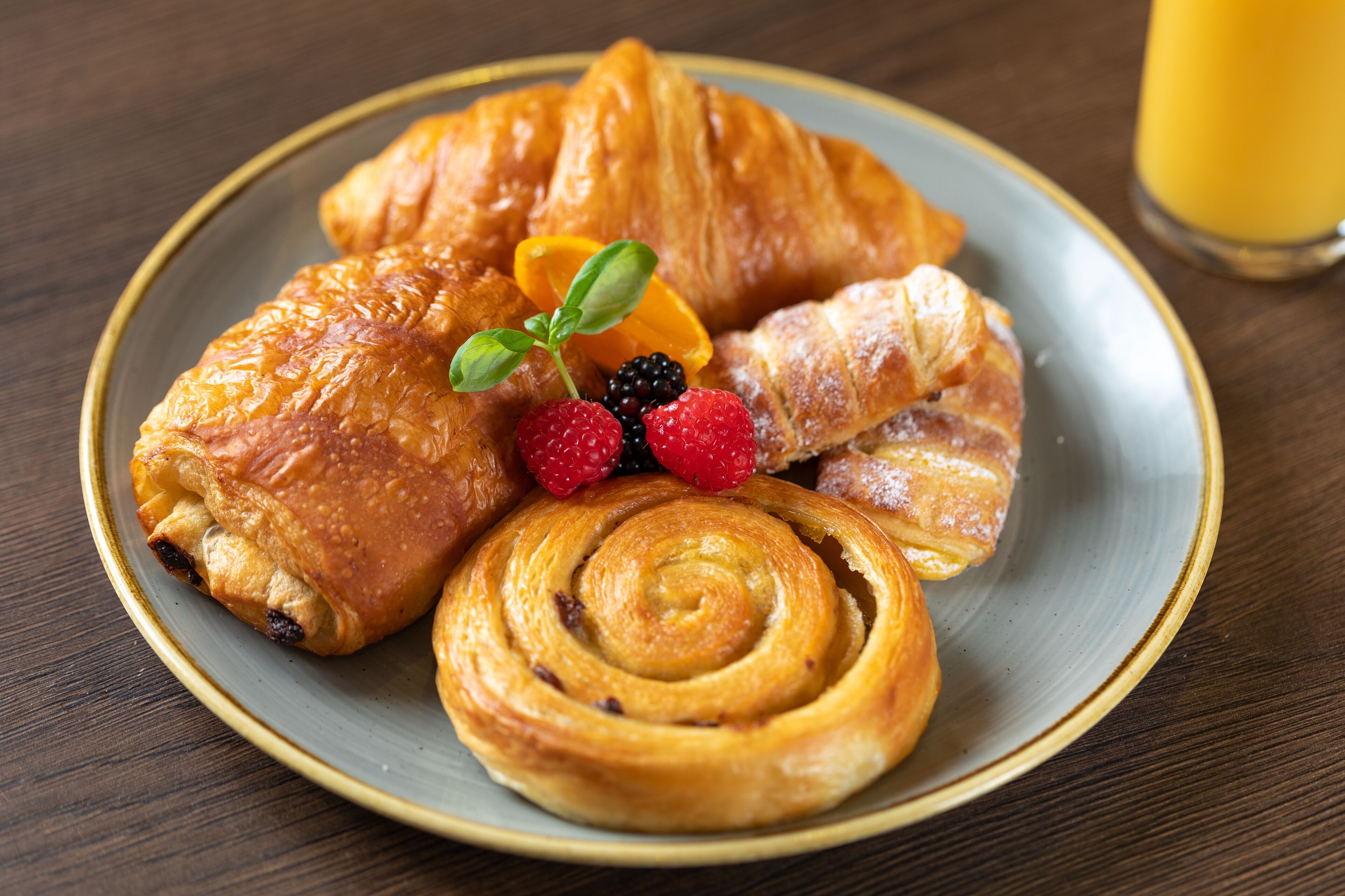daily buffet breakfast (gbp 15.3 per person)