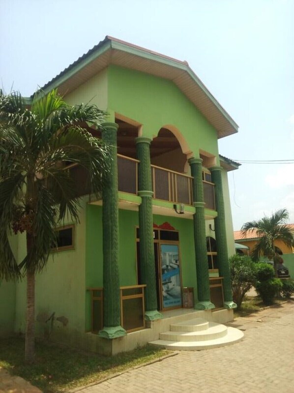 Exterior - Hotel suite in the heart of ghana (Tema)