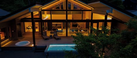 Sengetøy av topp kvalitet, safe på rommet og individuelt dekorert