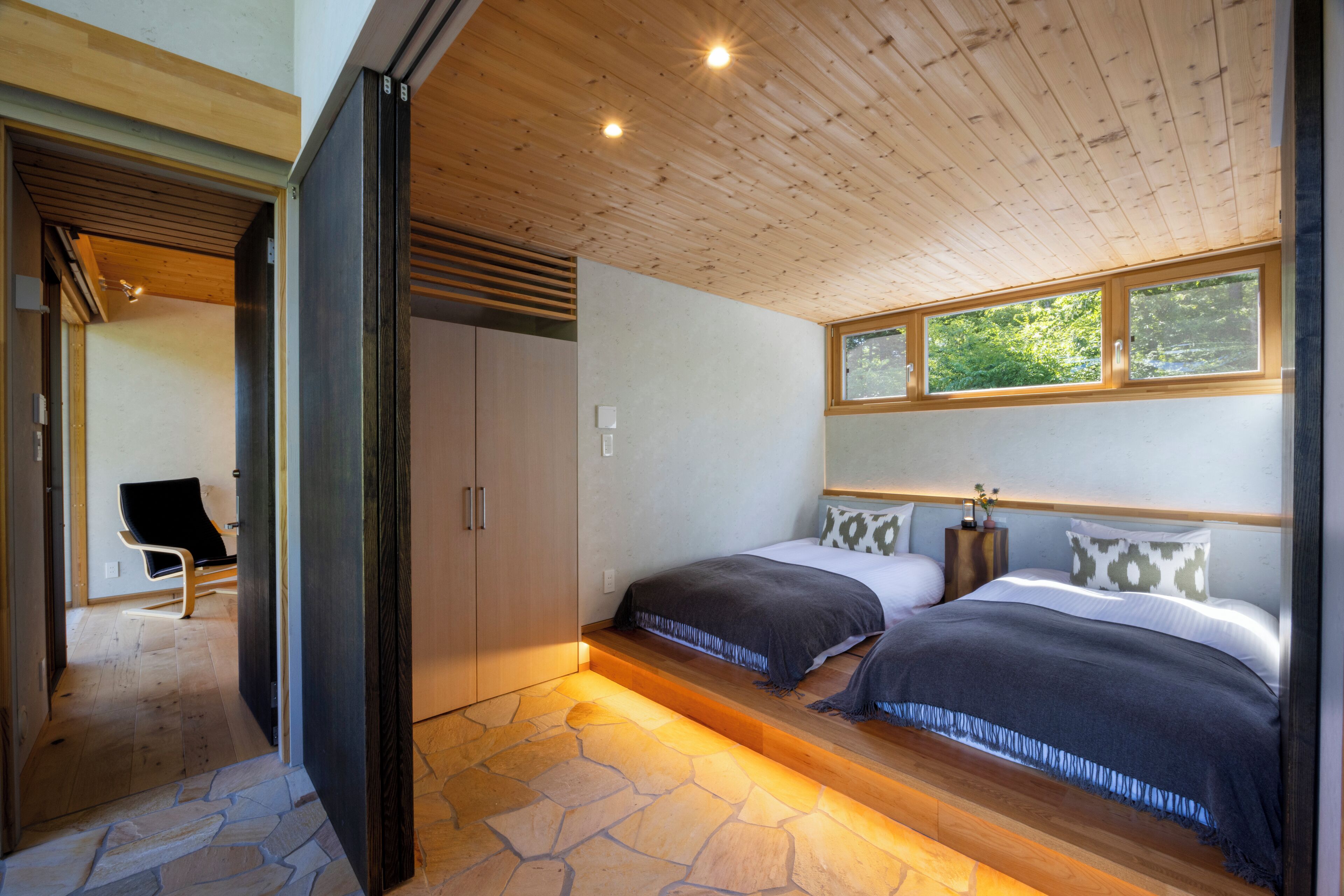 Premium bedding, in-room safe, individually decorated