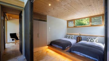 Premium bedding, in-room safe, individually decorated