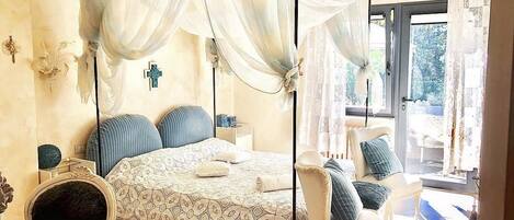 Schreibtisch, Verdunkelungsvorhänge, schallisolierte Zimmer, Babybetten