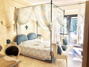 Desk, blackout drapes, soundproofing, cribs/infant beds