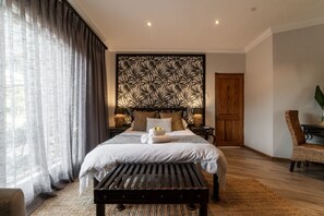 Escritorio, wifi gratis y ropa de cama 