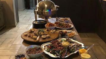 Free daily English breakfast
