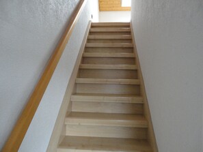 Apartment, 1 Einzelbett, Nichtraucher (Ida) | Wohnbereich | LED-Fernseher