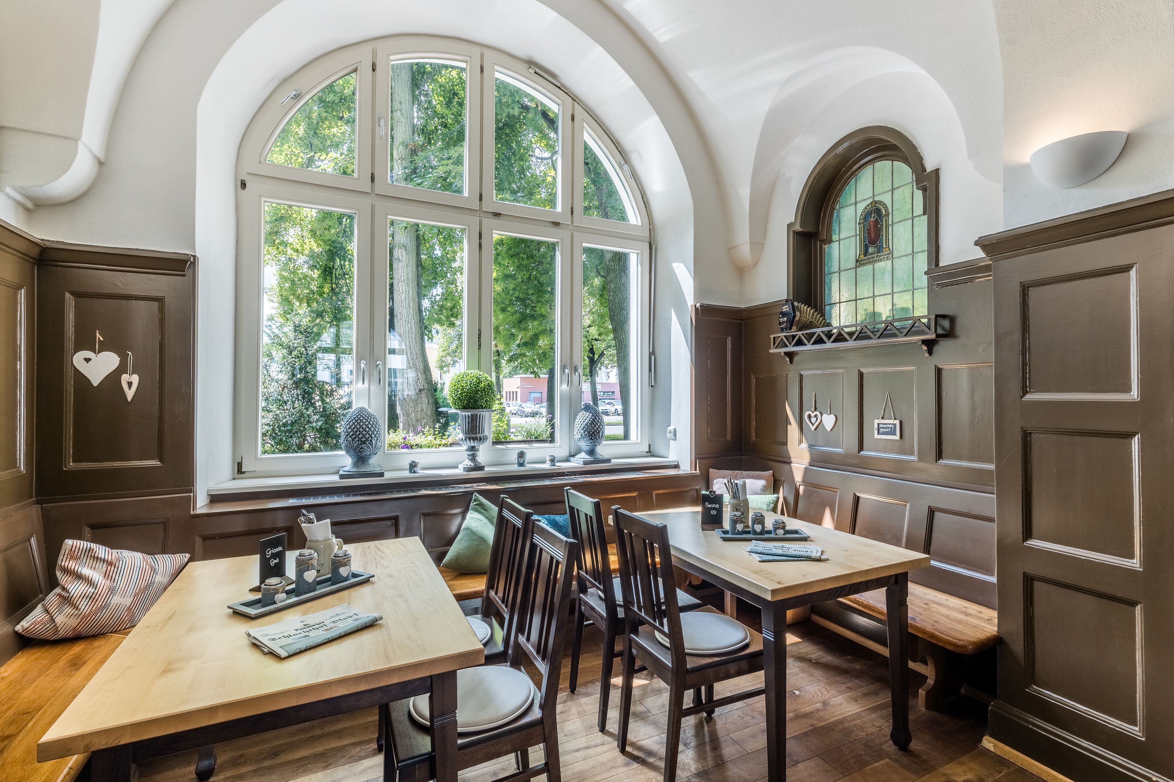 lunch and dinner served, german cuisine