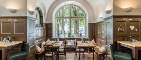 Lunch and dinner served, German cuisine