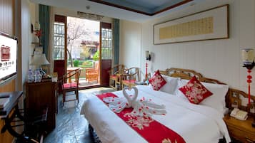 Kamar Double Deluks | Minibar, brankas, meja kerja, dan tirai kedap cahaya