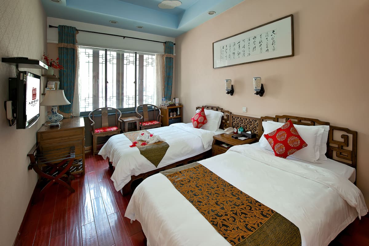 Standard Twin Room | Minibar, in-room safe, desk, blackout curtains