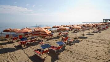 Una spiaggia nelle vicinanze