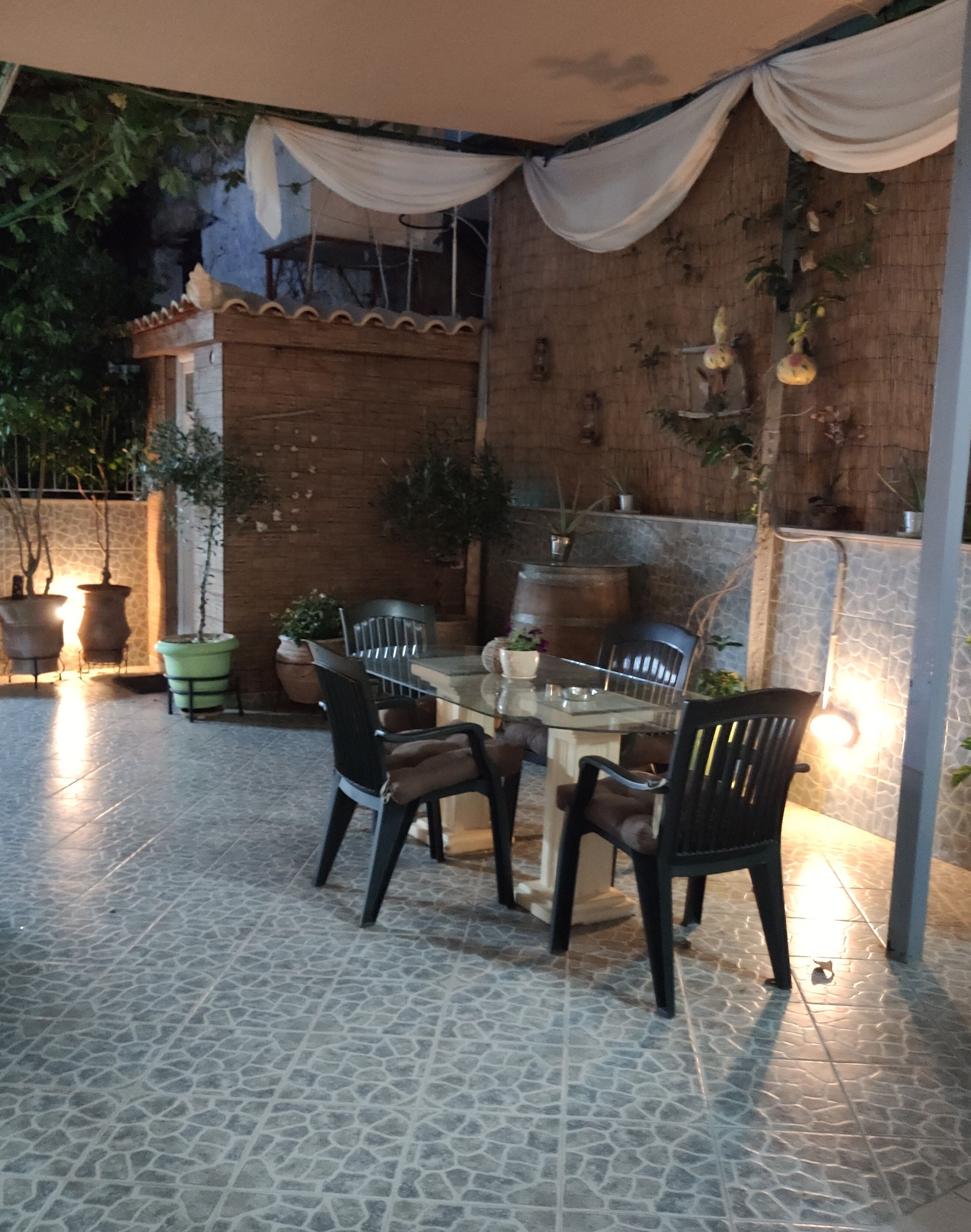 basic room | terrace/patio