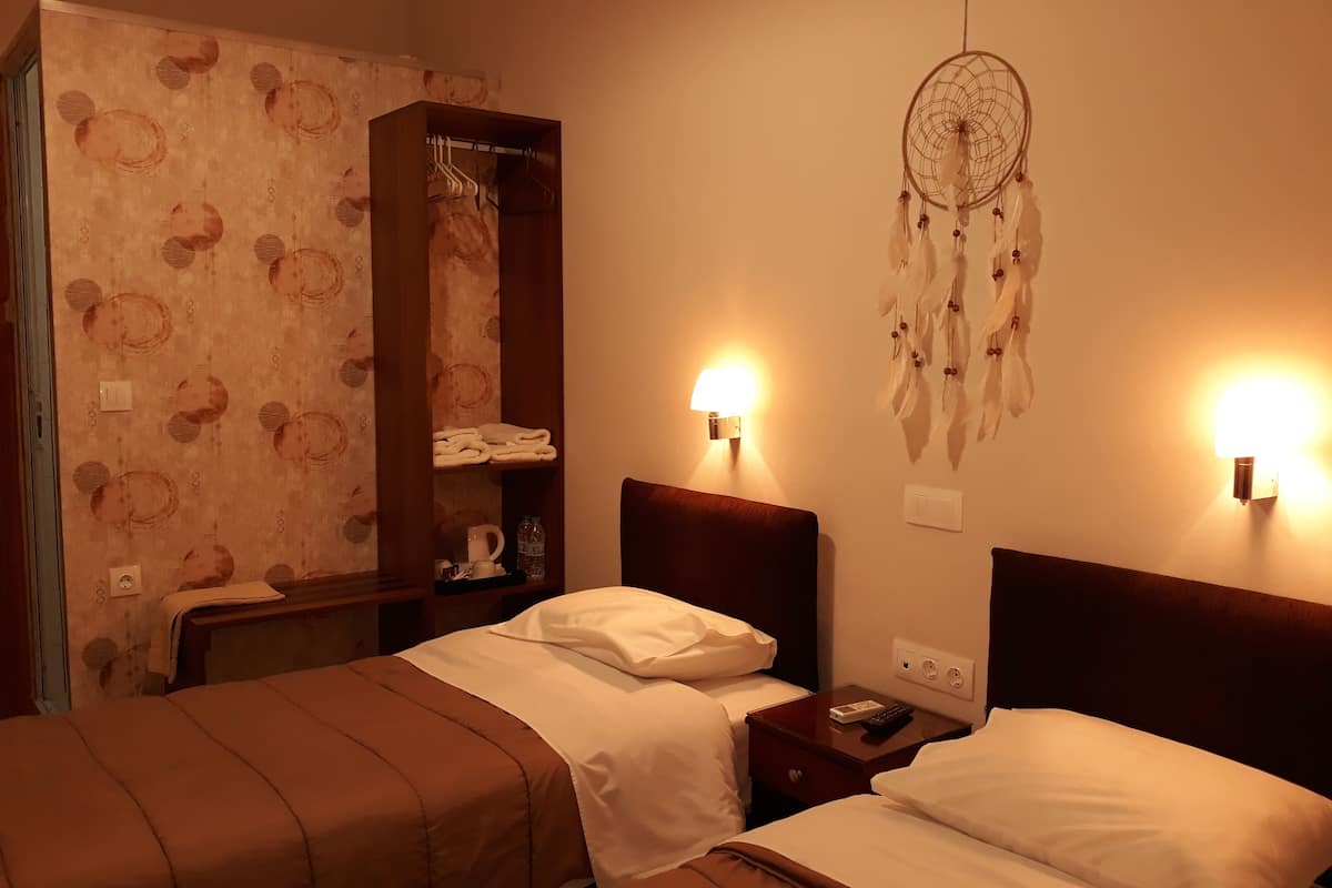 basic room | premium bedding, soundproofing, cots/infant beds, rollaway beds