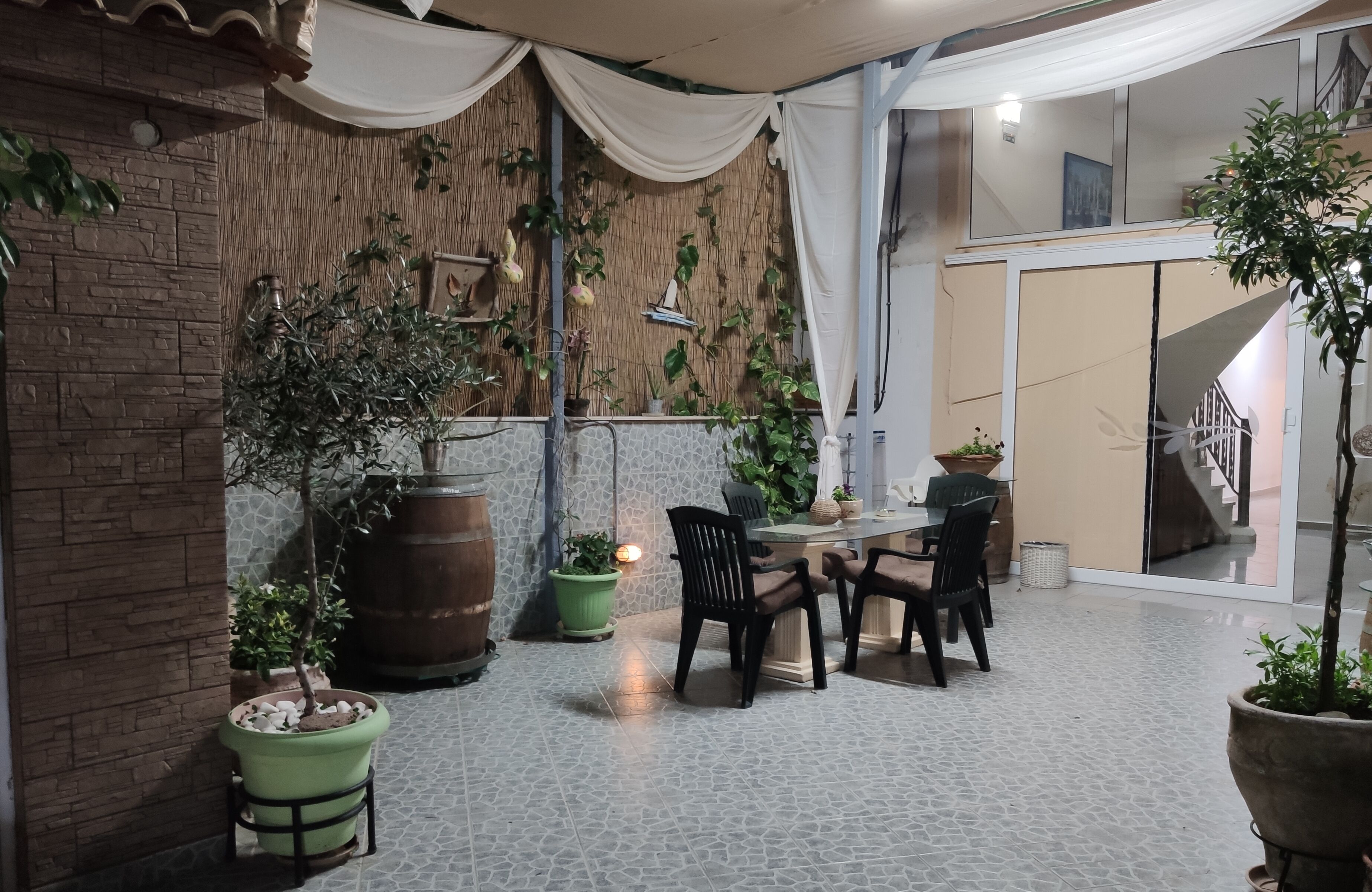 basic room | terrace/patio