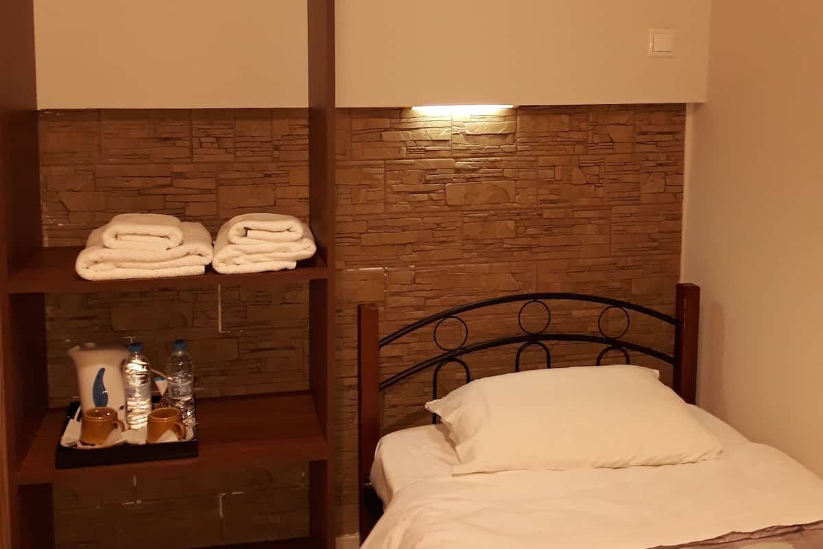 single room | premium bedding, soundproofing, cots/infant beds, rollaway beds