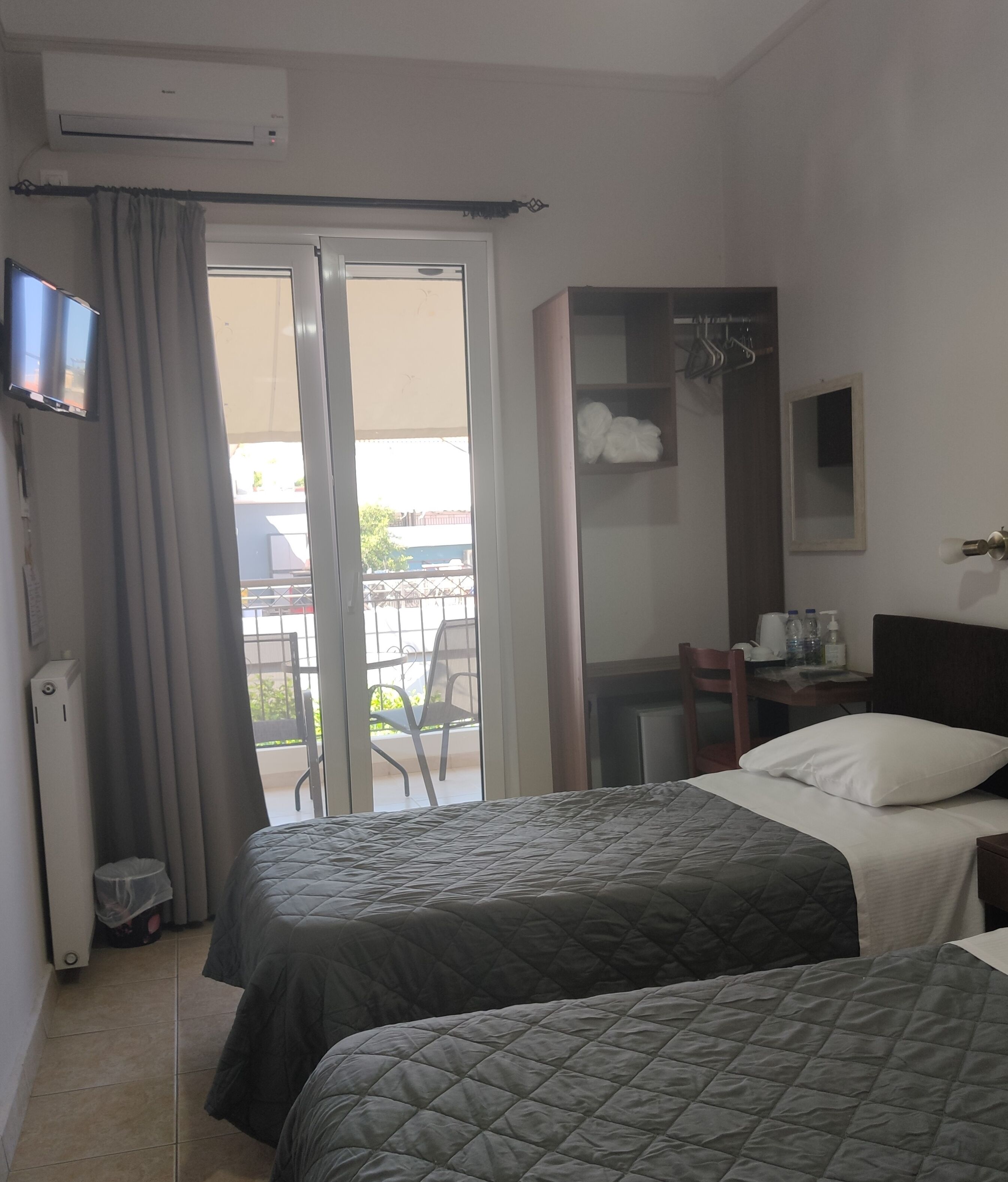 basic room | premium bedding, soundproofing, cots/infant beds, rollaway beds