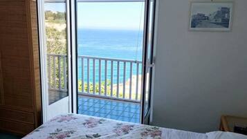 Classic Double or Twin Room | 1 bedroom, free cots/infant beds, free WiFi, bed sheets