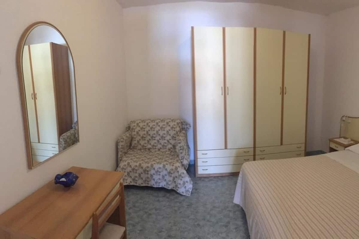 Classic Apartment, 1 Bedroom | 1 bedroom, free cots/infant beds, free WiFi, bed sheets