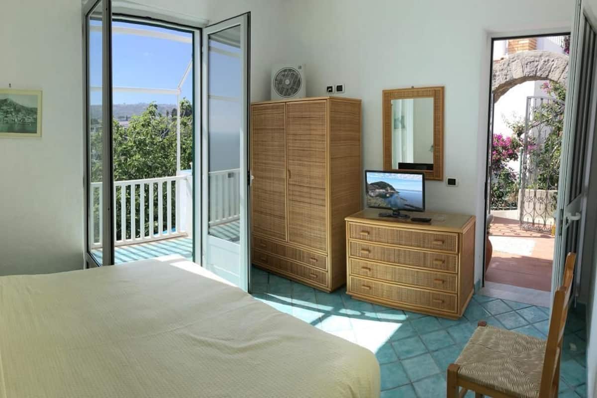 Classic Double or Twin Room | 1 bedroom, free cots/infant beds, free WiFi, bed sheets
