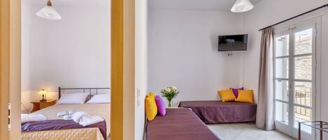 ملاءات للفراش لا تسبب الحساسية وخزنة داخل الغرفة