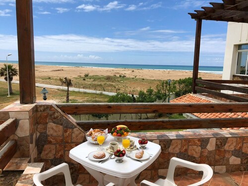 ASILAH BERALMAR, les pieds sur la plage, avec Ahmed