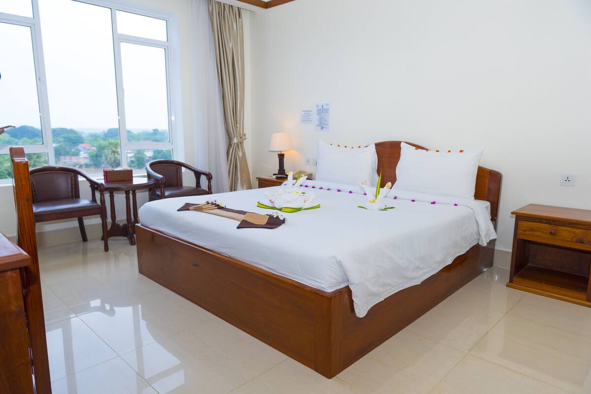 Standard Twin Riverview | 1 bedroom, minibar, in-room safe, desk