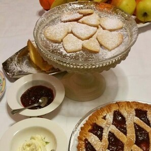 Free daily local cuisine breakfast - Agriturismo Sa Tanca (Arbus)
