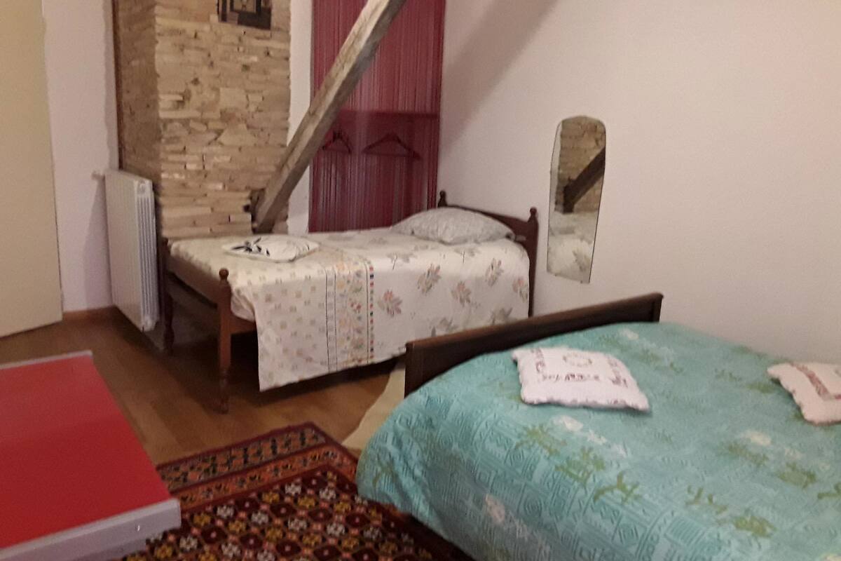 Premium bedding, iron/ironing board, free WiFi, bed sheets