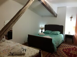 Premium bedding, iron/ironing board, free WiFi, bed sheets
