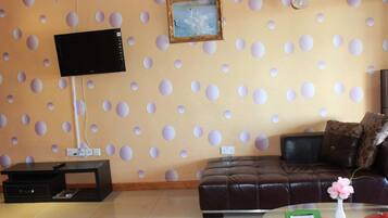 Ropa de cama de alta calidad, colchones con efecto memoria y escritorio