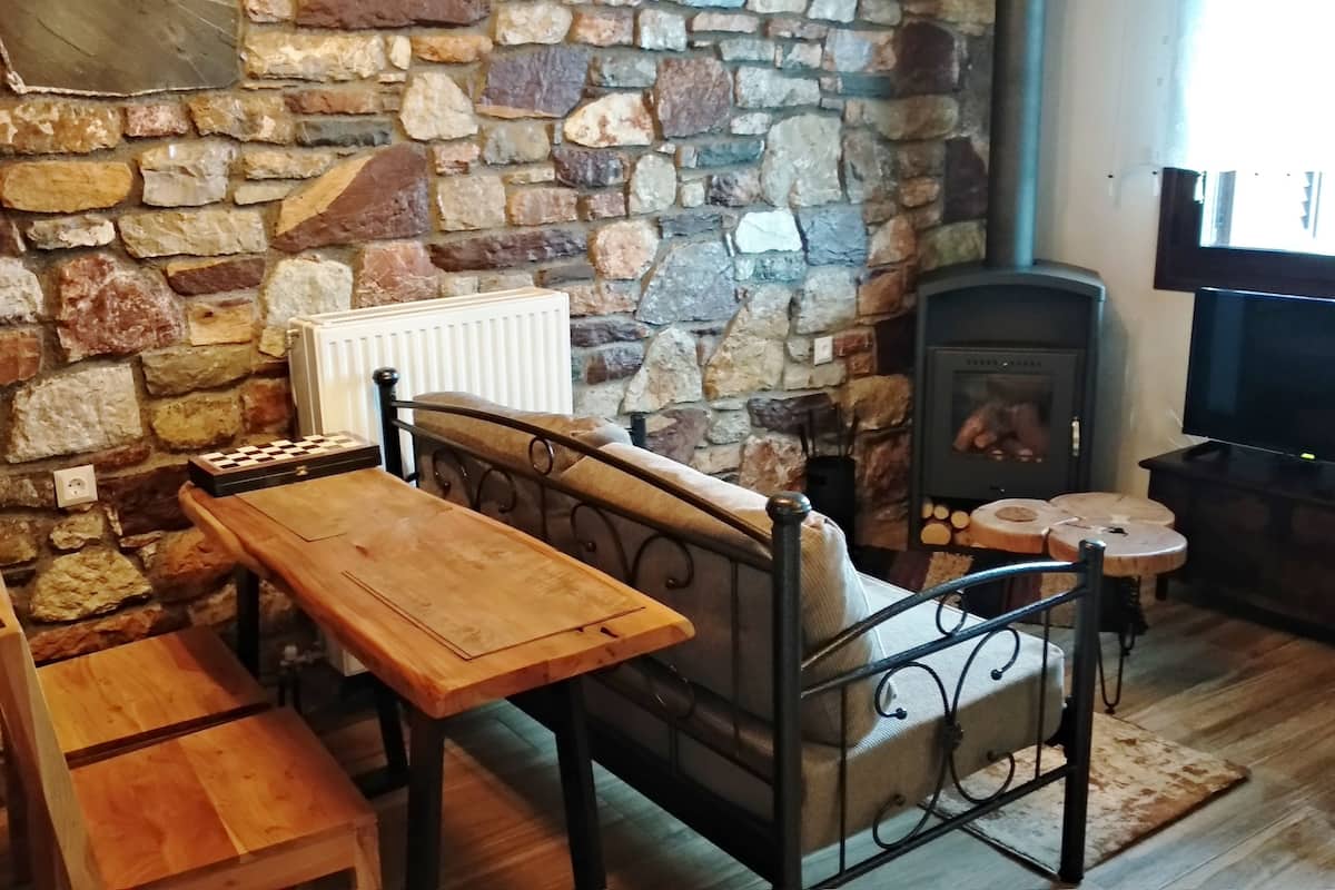 2 bedrooms, Egyptian cotton sheets, premium bedding, memory foam beds