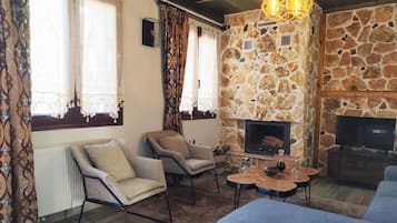 Appartement Deluxe | Coin séjour | TV connectée, cheminée, Netflix, livres