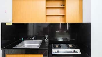 Quarto | Cozinha privada | Geladeira, cooktop, talheres/pratos/utensílios de cozinha