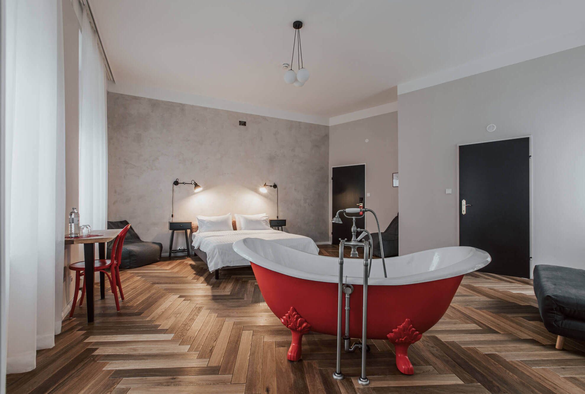 Suite, 1 Queen-Bett | Hochwertige Bettwaren, Zimmersafe, Schreibtisch