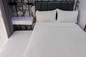 Room | 3 bedrooms, desk, free WiFi, bed sheets