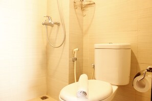 Bathroom - Classic 2BR Apartment At Gateway Pasteur near Exit Toll (Cimahi)