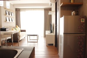 Room | Living area | TV - Classic 2BR Apartment At Gateway Pasteur near Exit Toll (Cimahi)