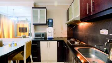 Fridge, microwave, stovetop, cookware/dishes/utensils