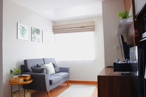 Chambre | Aire de séjour | Téléviseur