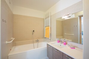 Double Room, Balcony, Mountain View | Bathroom | Shower, rainfall showerhead, hair dryer, bidet