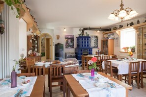 Daily buffet breakfast (EUR 8 per person) - R&B La Gerla Blu (Verzegnis)