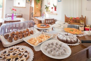Daily buffet breakfast for a fee
