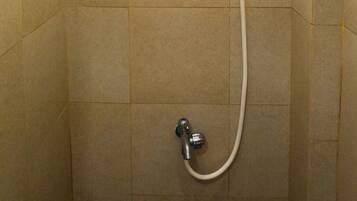 Habitación | Baño | Ducha, artículos de higiene personal gratuitos y toallas