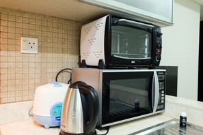 Zimmer | Eigene Kochnische | Kühlschrank, Herdplatte, Kochgeschirr/Geschirr/Besteck