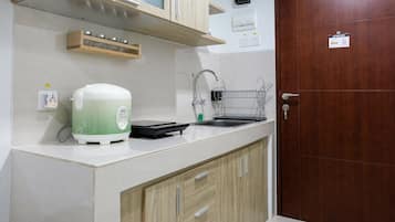 Room | Private kitchen | Fridge, stovetop, electric kettle, cookware/dishes/utensils
