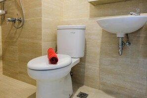 Habitació | Bany | Dutxa, articles de tocador gratuïts i tovalloles 