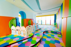 Zona de juegos infantil cubierta